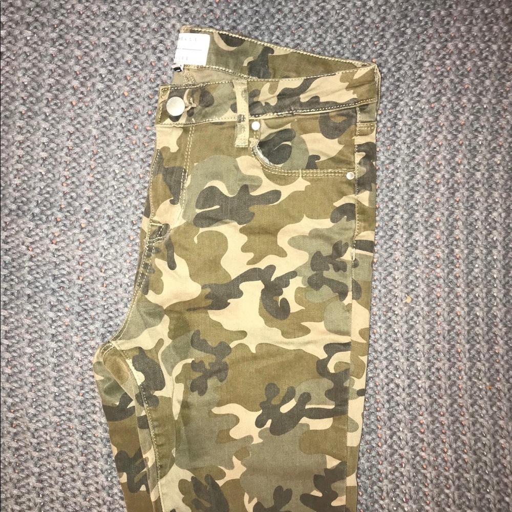 Kendall and Kylie Pacsun collection